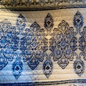 Blue and white Harbor House king size quilt absolutely beautiful nice and heavy